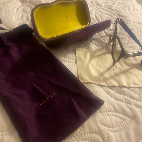 Gucci Eyeglasses - Picture 4 of 4